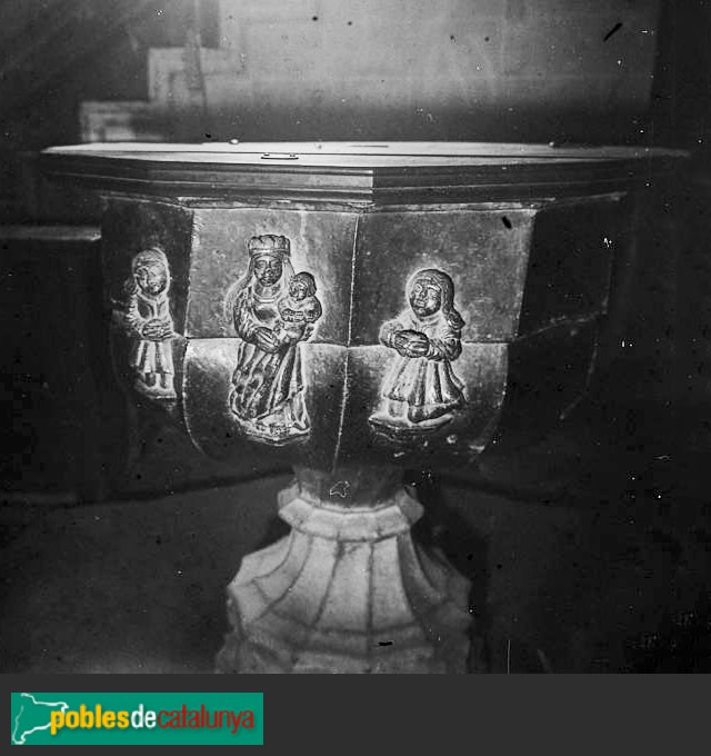 Granollers - Església de Sant Esteve. Pica baptismal (Foto: Josep Salvany -Fons Salvany. Biblioteca de Catalunya-, 1922) Granollers - Església de Sant Esteve. Pica baptismal