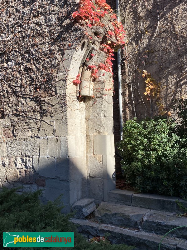 Granollers - Església de Sant Esteve. Restes de la porta romànica (Foto: Albert Esteves, 2021) Granollers - Església de Sant Esteve. Restes de la porta romànica