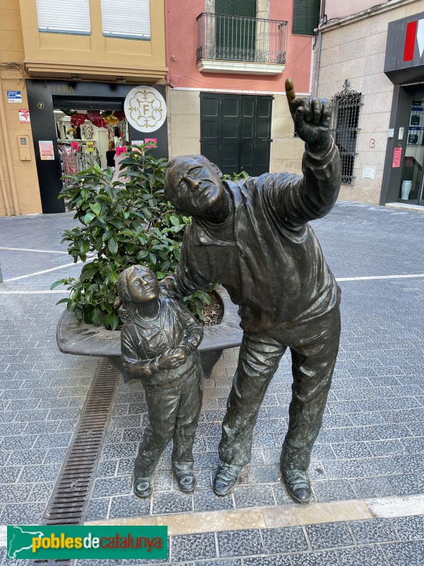 El Vendrell - Escultura L'Avi i la Neta