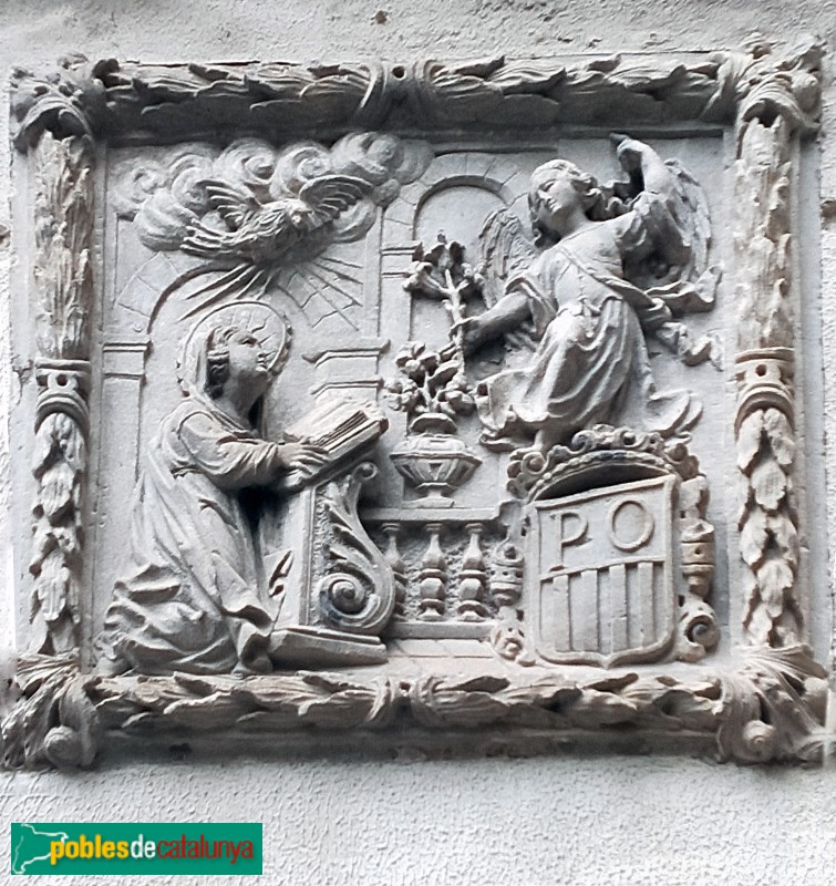 Barcelona - Relleu de l'Anunciació de Maria, al carrer Capellans, 9 (Foto: Anna Corcoll, 2021) Barcelona - Relleu de l'Anunciació de Maria, al carrer Capellans, 9
