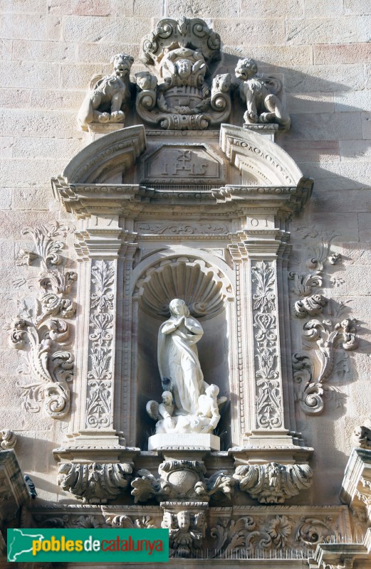 Caldes de Montbui - Església de Santa Maria. Detall de la portada barroca