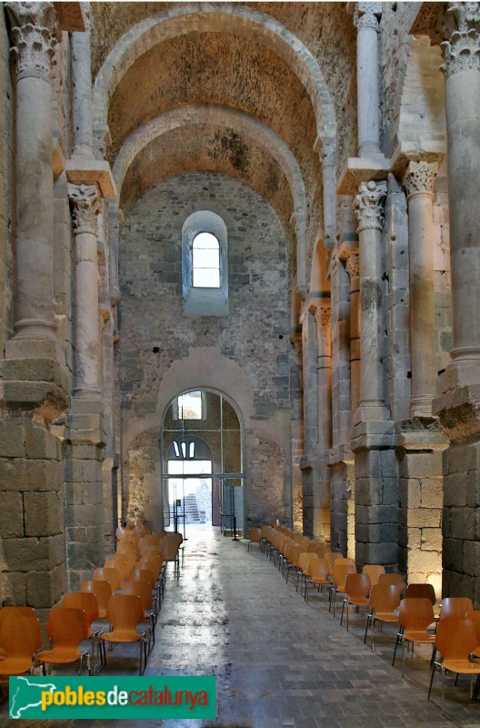 Port de la Selva - Sant Pere de Rodes. Nau central de l'església des de la capçalera