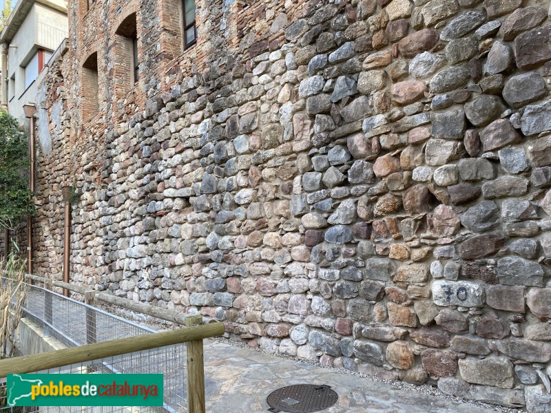 Caldes de Montbui - Muralla (Foto: Albert Esteves, 2022) Caldes de Montbui - Muralla