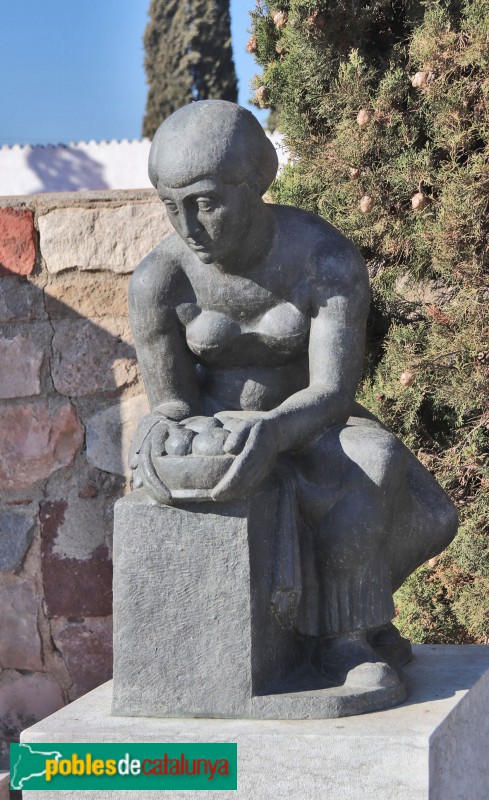 Caldes de Montbui - Sepulcre Manolo Hugué. Escultura "L'Ofrena"