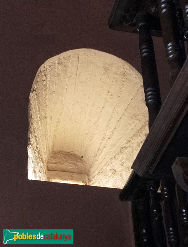 Caldes de Montbui - Sant Sebastià de Montmajor. Detall finestra