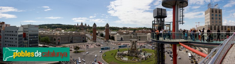 Panoràmica de la Plaça d'Espanya des del terrat del centre comercial Les Arenes
