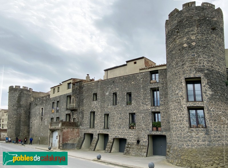 Hostalric - Muralla (Foto: Albert Esteves, 2021) Hostalric - Muralla
