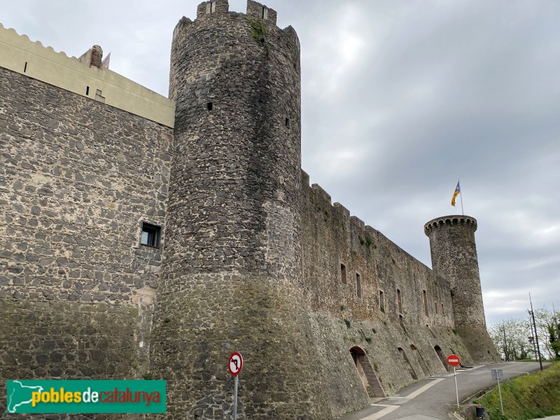 Hostalric - Muralla (Foto: Albert Esteves, 2021) Hostalric - Muralla