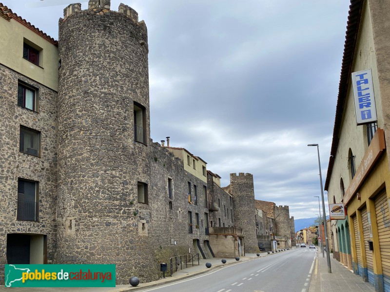 Hostalric - Muralla (Foto: Albert Esteves, 2021) Hostalric - Muralla