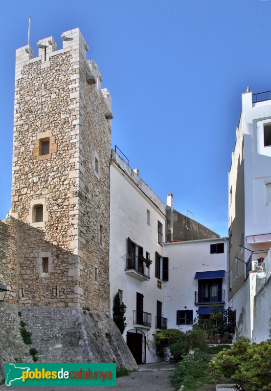 Sitges - Restes de les antigues muralles. Torre de defensa