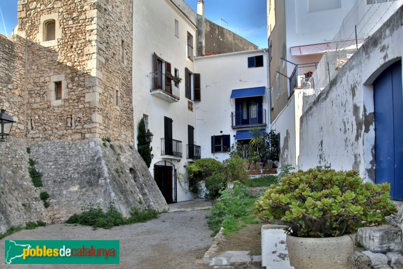 Sitges - Restes de les antigues muralles (Foto: Vicenç Valcárcel, 2021) Sitges - Restes de les antigues muralles