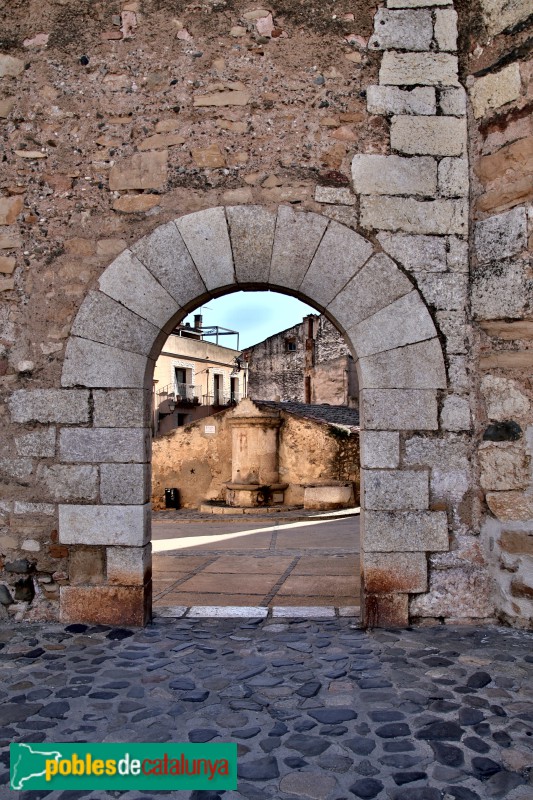 Montblanc - Portal de la Plaça de Sant Marçal (Foto: Vicenç Valcárcel, 2022) Montblanc - Portal de la Plaça de Sant Marçal