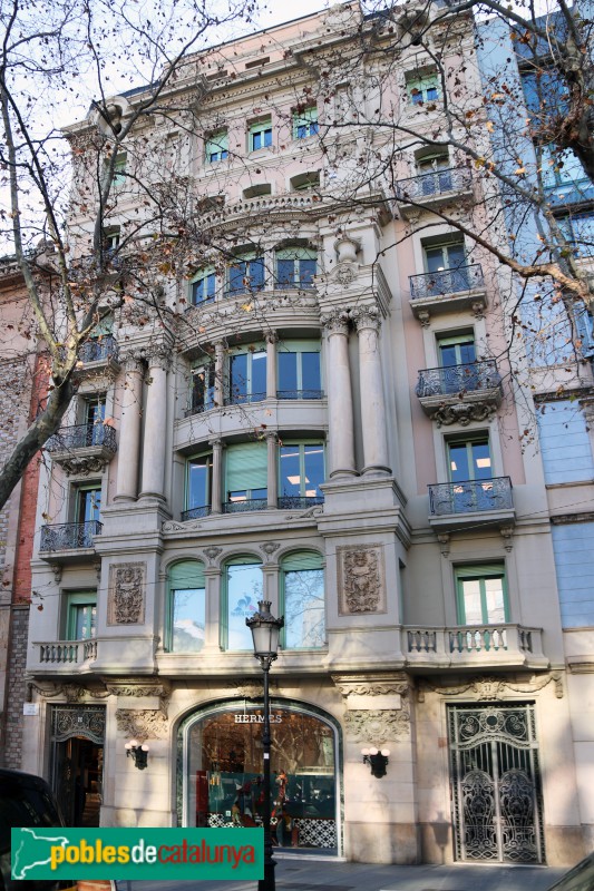 Barcelona - Passeig de Gràcia, 77 (Foto: Albert Esteves, 2022) Barcelona - Passeig de Gràcia, 77