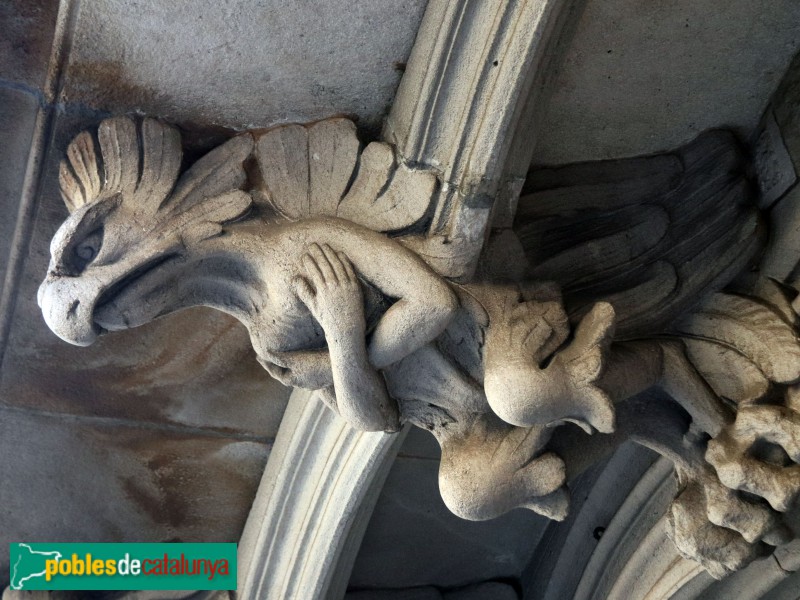 Barcelona - Palau del Baró de Quadras. Escultures