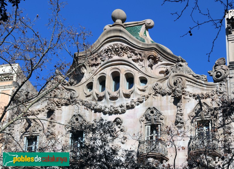 Barcelona - Casa Comalat. Façana Diagonal