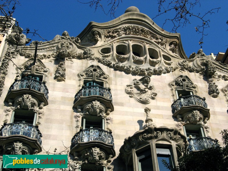 Barcelona - Casa Comalat. Façana Diagonal