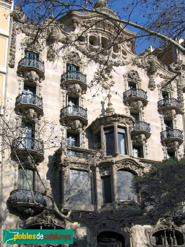 Barcelona - Casa Comalat. Façana Diagonal
