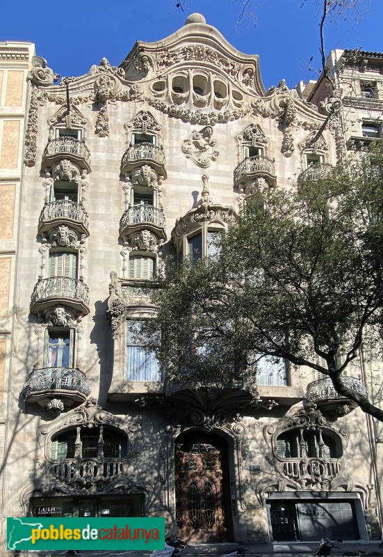 Barcelona - Casa Comalat. Façana Diagonal