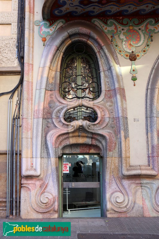 Barcelona - Casa Comalat. Façana Còrsega