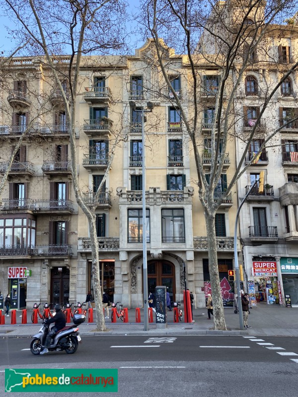 Barcelona - Plaça Tetuán, 9 (Foto: Albert Esteves, 2022) Barcelona - Plaça Tetuán, 9