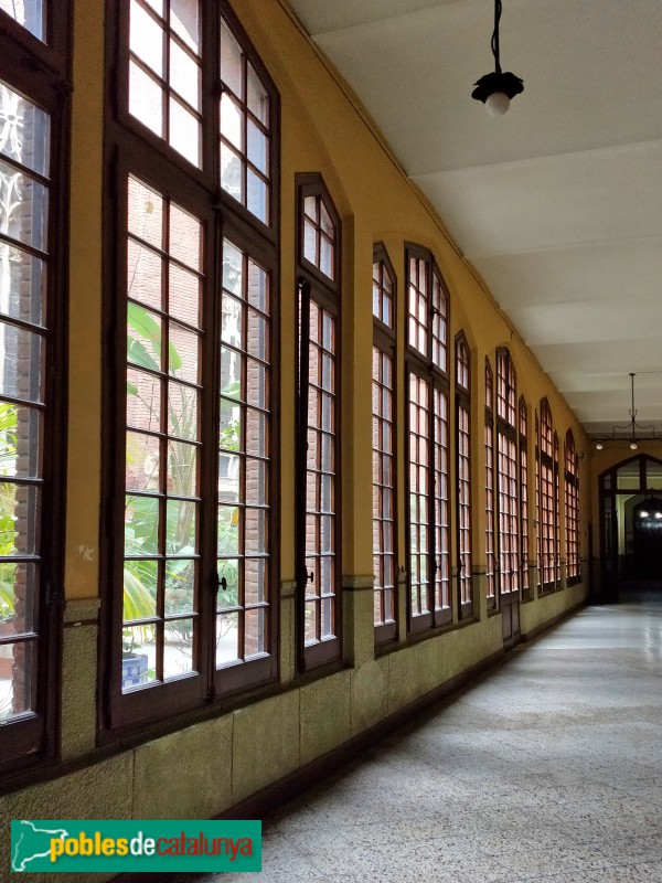 Barcelona - Convent de Pompeia. Claustre