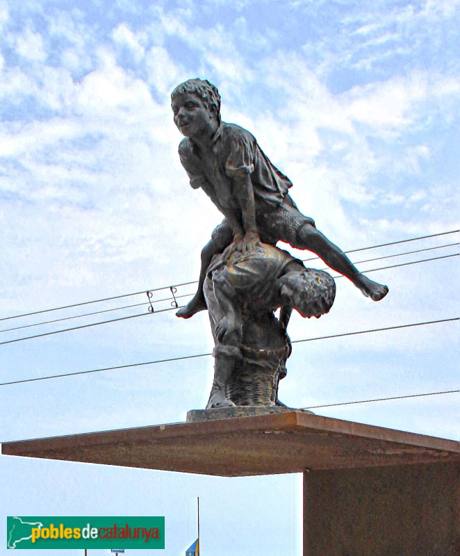 Badalona - Escultura dels nens saltant