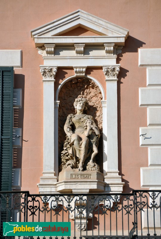 Barcelona - Palau de les Heures. Al·legoria de les Heures. Escultura de Josep Campeny
