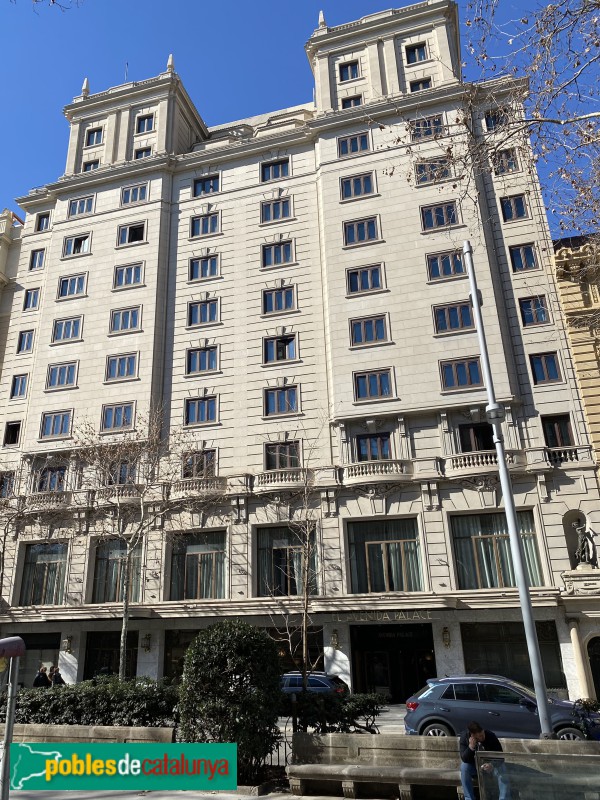 Barcelona - Gran Via, 605-607 (Foto: Albert Esteves, 2022) Barcelona - Gran Via, 605-607