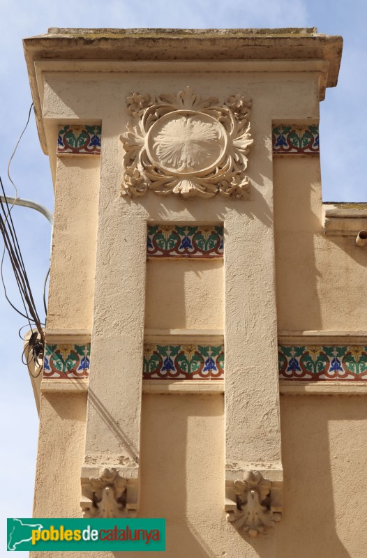 La Garriga - Passeig, 27. Detall de la casa Maria Esturgó (Foto: Albert Esteves, 2022) La Garriga - Passeig, 27. Detall de la casa Maria Esturgó