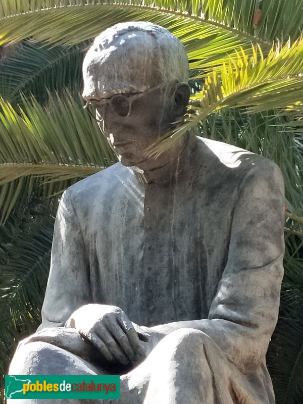 Barcelona - Escultura dedicada a Pere Tarrés