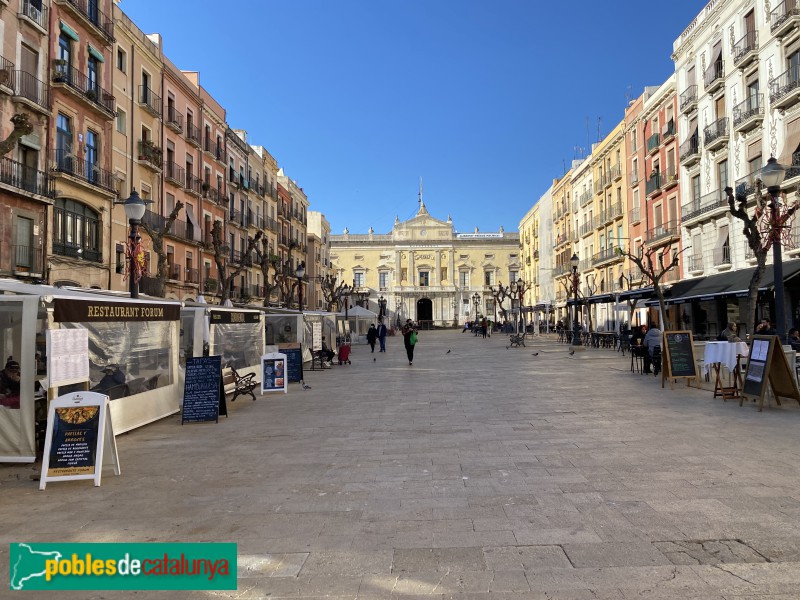 Tarragona - Plaça de la Font (Foto: Albert Esteves, 2022) Tarragona - Plaça de la Font
