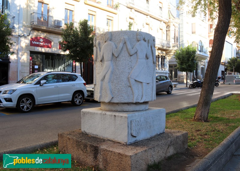 Tarragona - Monument a la Sardana