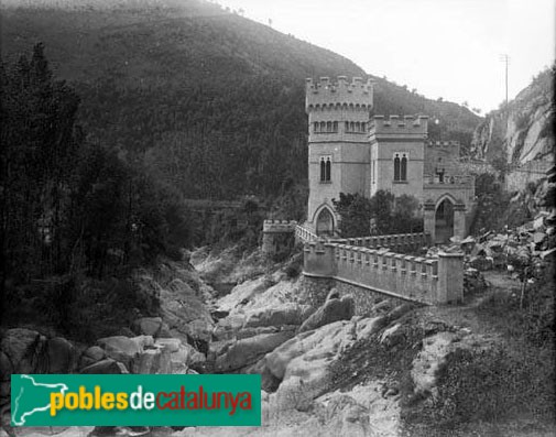 Figaró-Montmany - Castell de Rubinat (Foto: Ferran Damians -Arxiu Centre Excursionista de Catalunya-, 1923) Figaró-Montmany - Castell de Rubinat