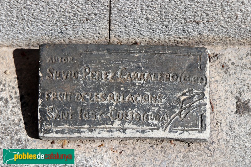 Sant Fost de Campsentelles - Escultura <i>Fruit de les relacions</i> (Foto: Albert Esteves, 2022) Sant Fost de Campsentelles - Escultura <i>Fruit de les relacions</i>