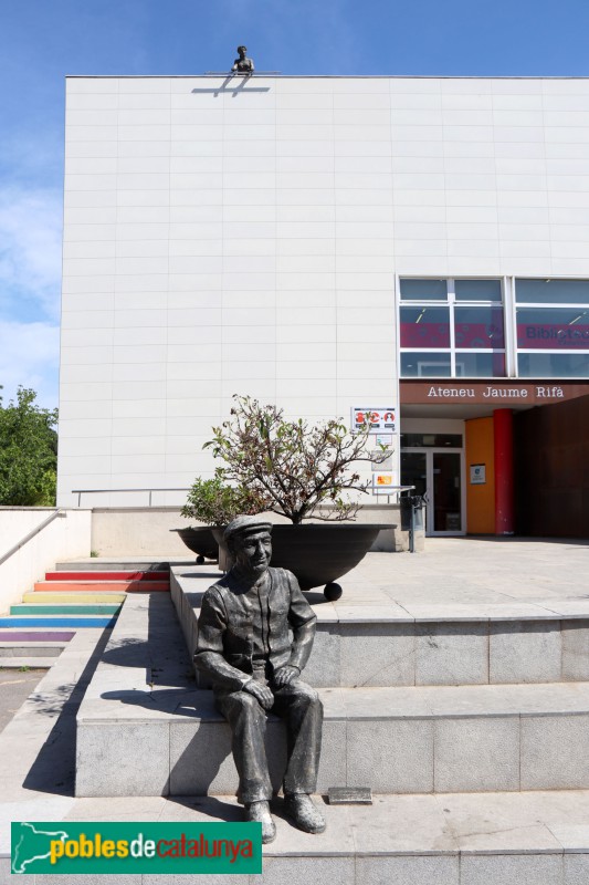 Sant Fost de Campsentelles - Escultura <i>Fruit de les relacions</i> (Foto: Albert Esteves, 2022) Sant Fost de Campsentelles - Escultura <i>Fruit de les relacions</i>