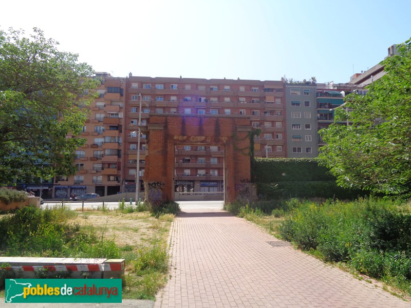 Barcelona - Fàbrica de Can Batlló. Porta principal