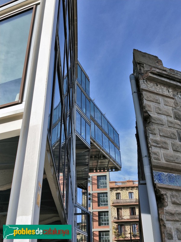 Barcelona - Edifici Plug-in-Building 22@. Pere IV, 50-56 (Foto: Anna Corcoll, 2021) Barcelona - Edifici Plug-in-Building 22@. Pere IV, 50-56