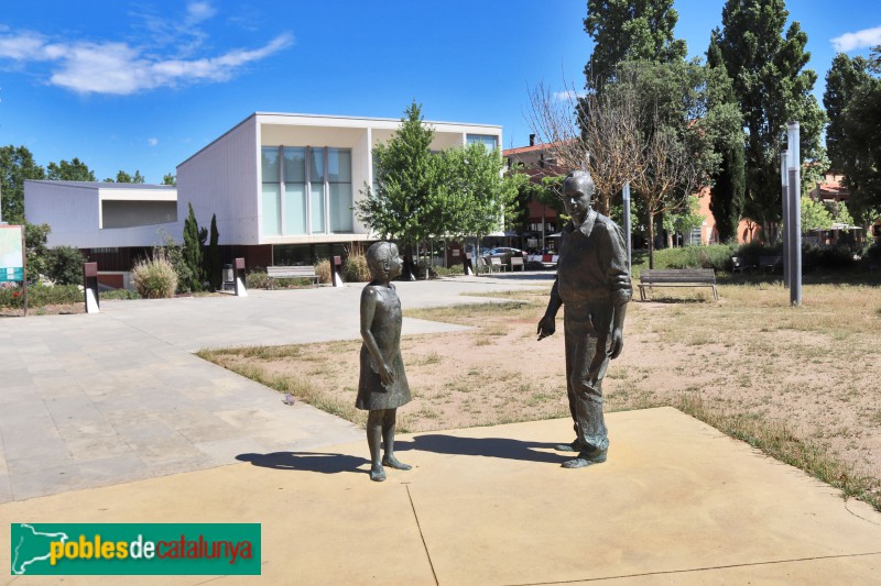 Vilanova del Vallès - Escultura <i>Avi i Neta</i>