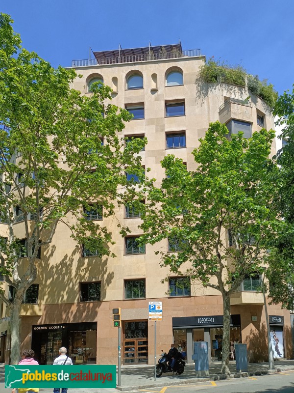 Barcelona - Casa Jacint Esteva (Passeig de Gràcia, 104-108)