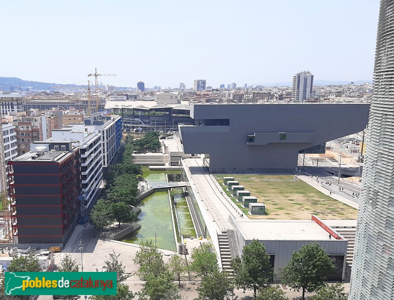 Barcelona - Disseny Hub Barcelona. Escultura de Madola