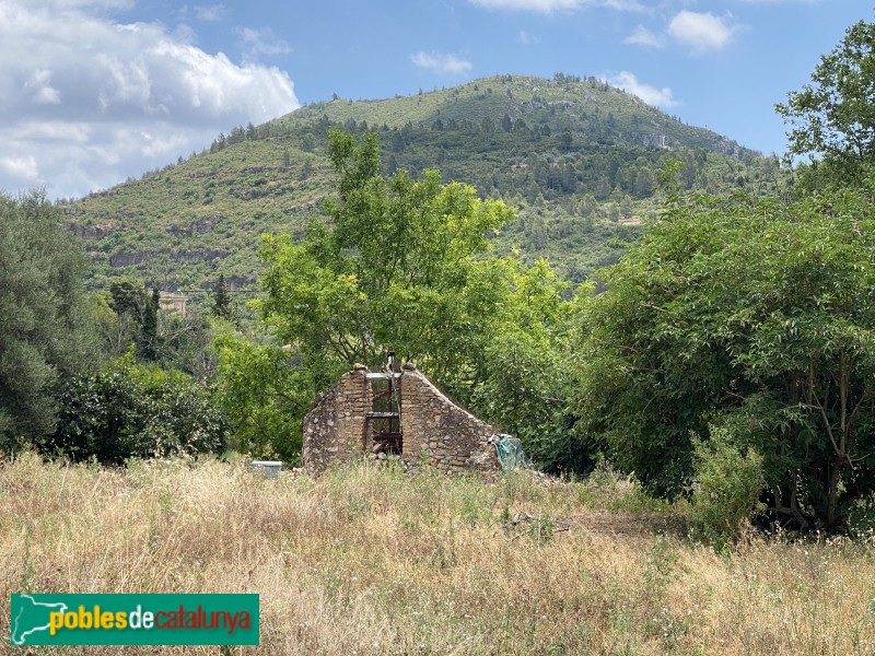 Alfara de Carles - Sínia al costat de la Font Vella