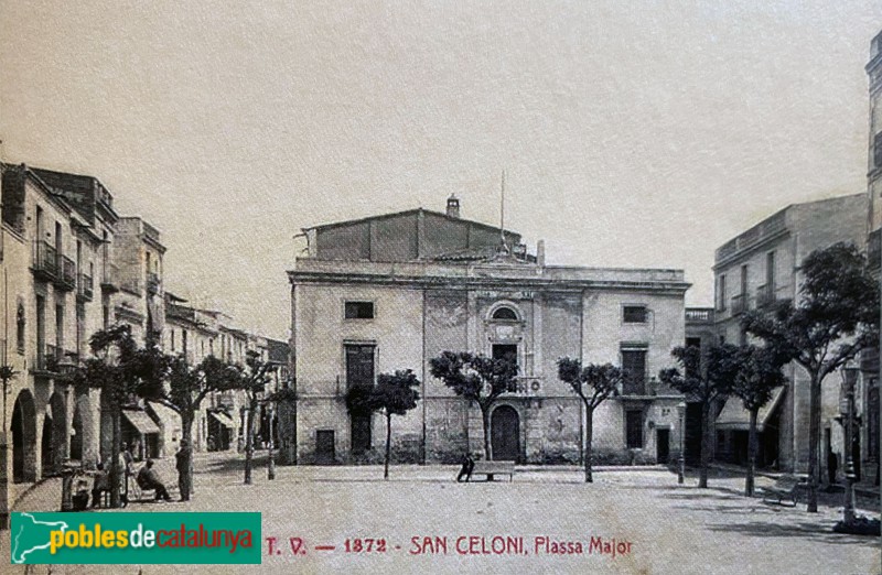 Sant Celoni - La plaça de la Vila i l'antic Ajuntament. Posta antiga