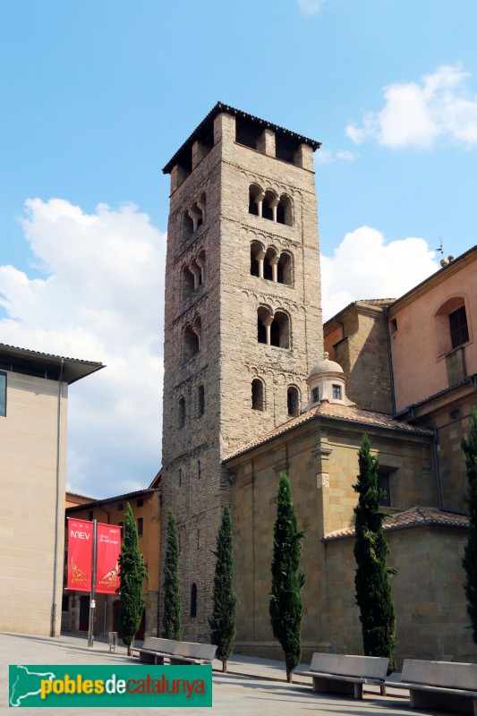 Vic - Catedral. Campanar romànic (Foto: Albert Esteves, 2022) Vic - Catedral. Campanar romànic