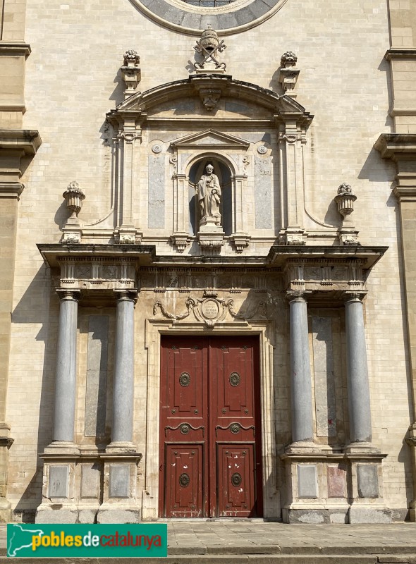 Vic - Catedral de Sant Pere. Portalada