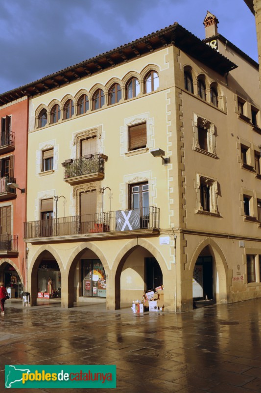 Vic - Casa Besalú (Foto: Albert Esteves, 2022) Vic - Casa Besalú
