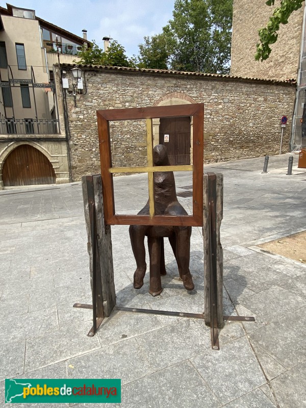Vic - Escultura <i>kantoriana</i>. Plaça del Bisbe Oliba (Foto: Albert Esteves, 2022) Vic - Escultura <i>kantoriana</i>. Plaça del Bisbe Oliba