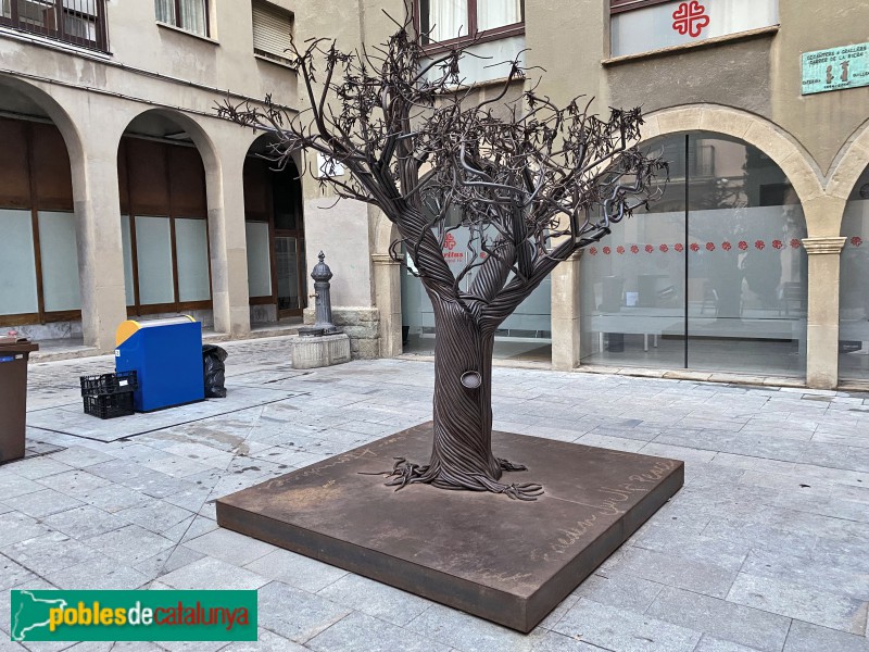 Vic - Escultura Arbre dels Desitjos