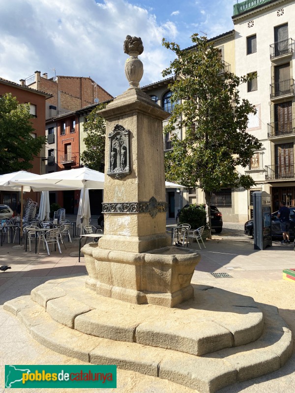 Vic - Font de la plaça dels Màrtirs (Foto: Albert Esteves, 2022) Vic - Font de la plaça dels Màrtirs