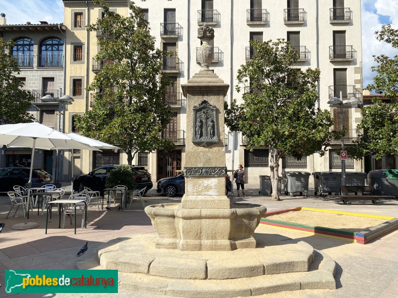 Vic - Font de la plaça dels Màrtirs (Foto: Albert Esteves, 2022) Vic - Font de la plaça dels Màrtirs