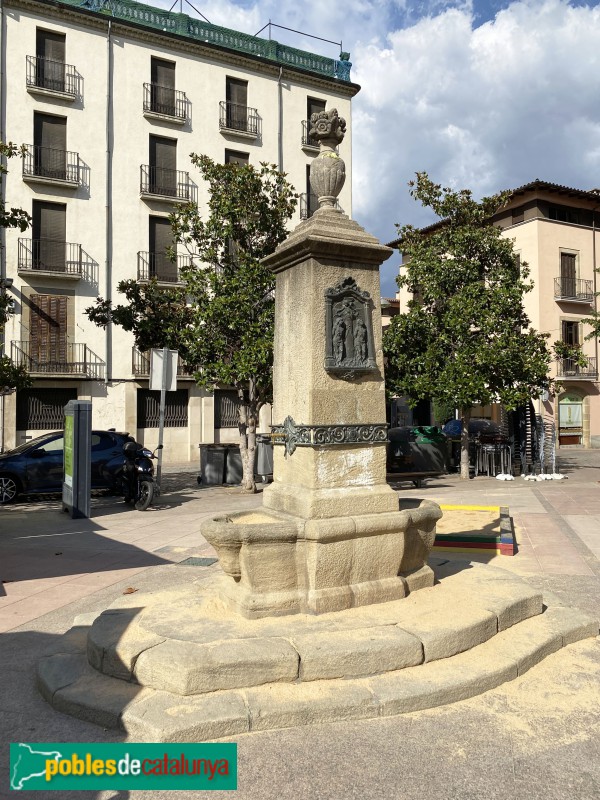 Vic - Font de la plaça dels Màrtirs (Foto: Albert Esteves, 2022) Vic - Font de la plaça dels Màrtirs